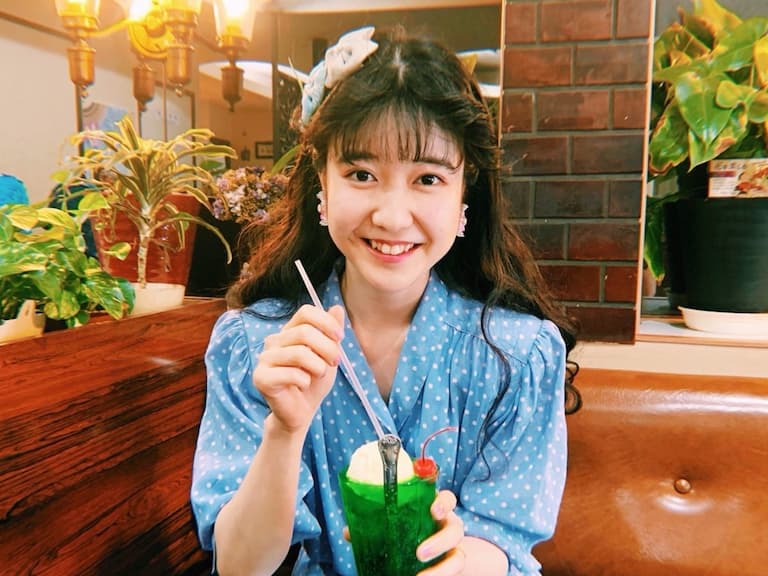 日本女生 marie 天天穿上 80s' 復古穿搭，靠這些關鍵別緻又迷人，還以為是穿越時空！