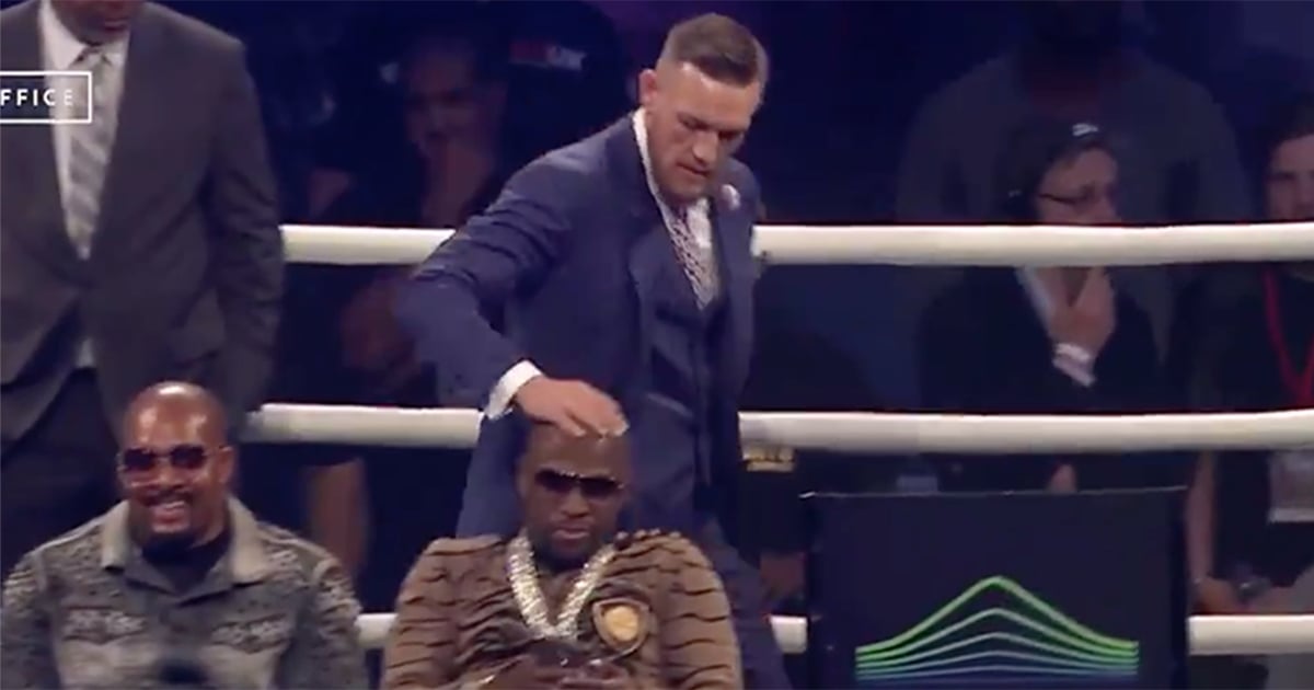 Conor McGregor 當年摸梅威瑟的光頭成為經典