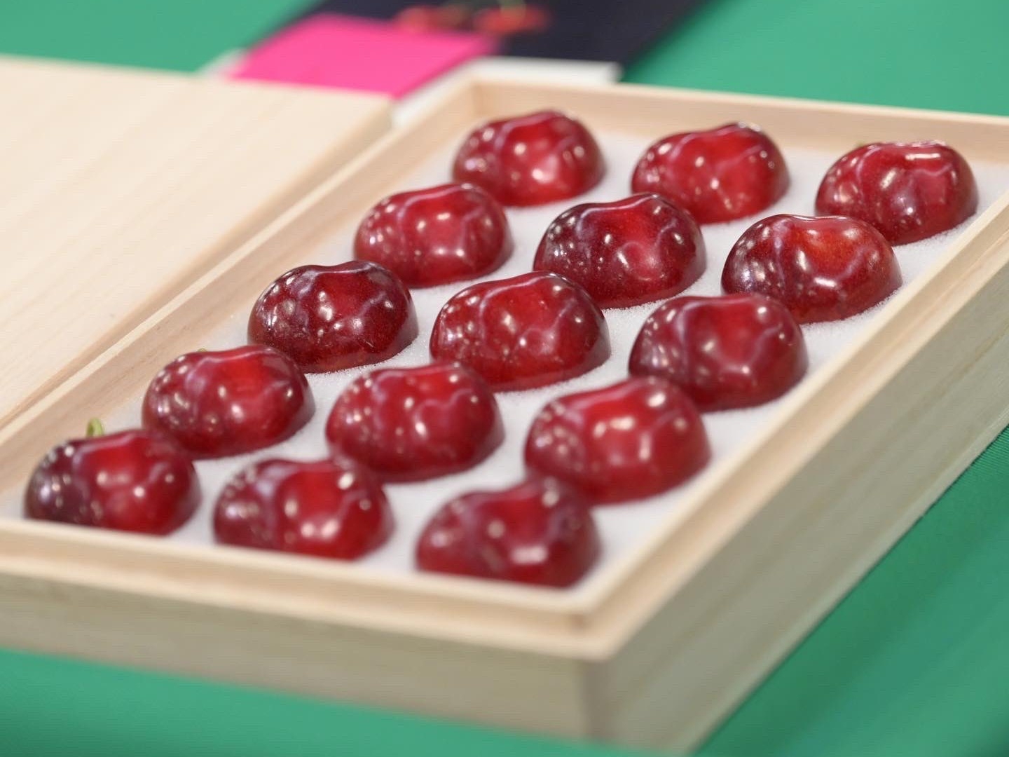 日本「心型櫻桃」2022 首屆拍賣競標價格突破歷史新高，一盒竟要價 60 萬日元！