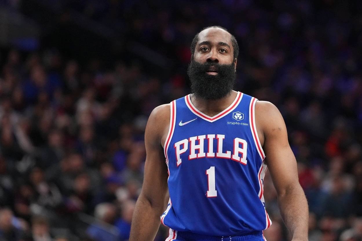 曾拿下 MVP 獎盃的 James Harden