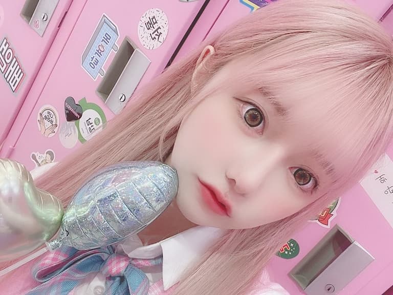 【野生抓正妹】日本網紅 Meru 砸 700 萬整成洋娃娃，網友揪整容前照片驚呆：「從橋本有菜整成三上悠亞⋯」