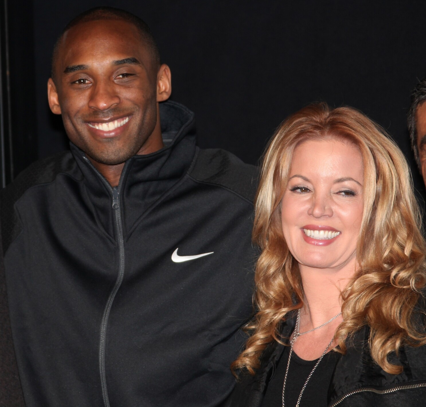 湖人老闆 Jeanie Buss 與已逝傳奇球星 Kobe Bryant