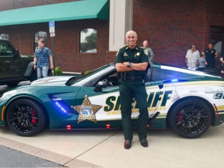 雪佛蘭 Corvette Z06 超跑當警車，美國佛州警察「沒收毒販用車」改裝而來！