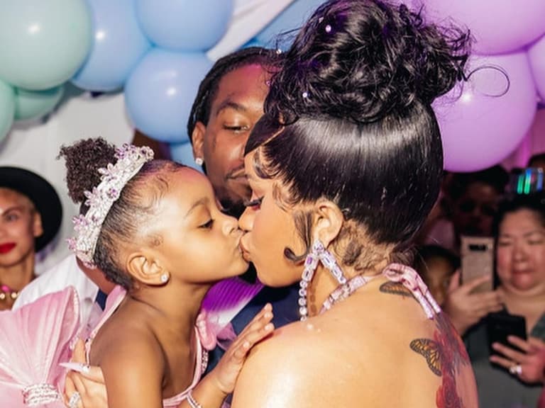 Cardi B 豪送百萬現鈔給 4 歲女兒 Kulture 慶生,遭網狂酸禮物不恰當!