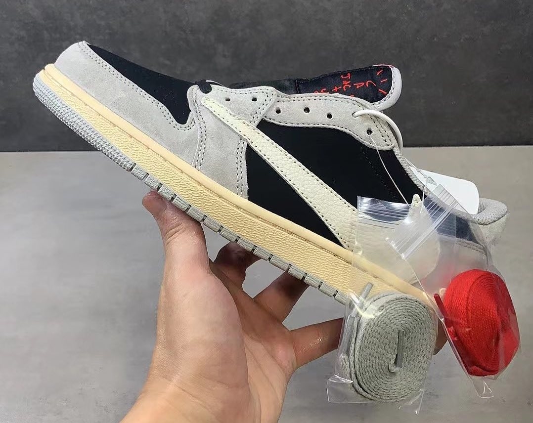 Travis Scott x Air Jordan 1 Low 「Black/Phantom」