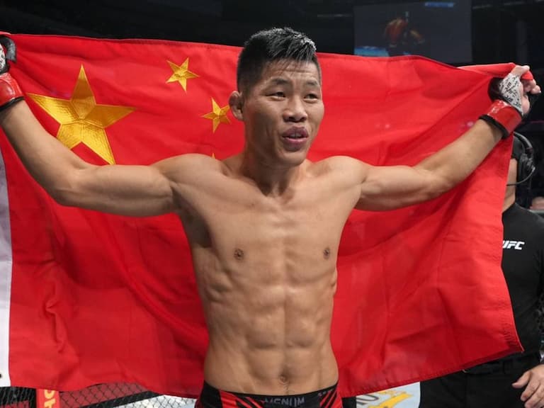 UFC「中國吸血魔」李景亮 TKO 散打沙皇 Muslim Salikhov，場內拿出國旗開心慶祝可能被罰款！