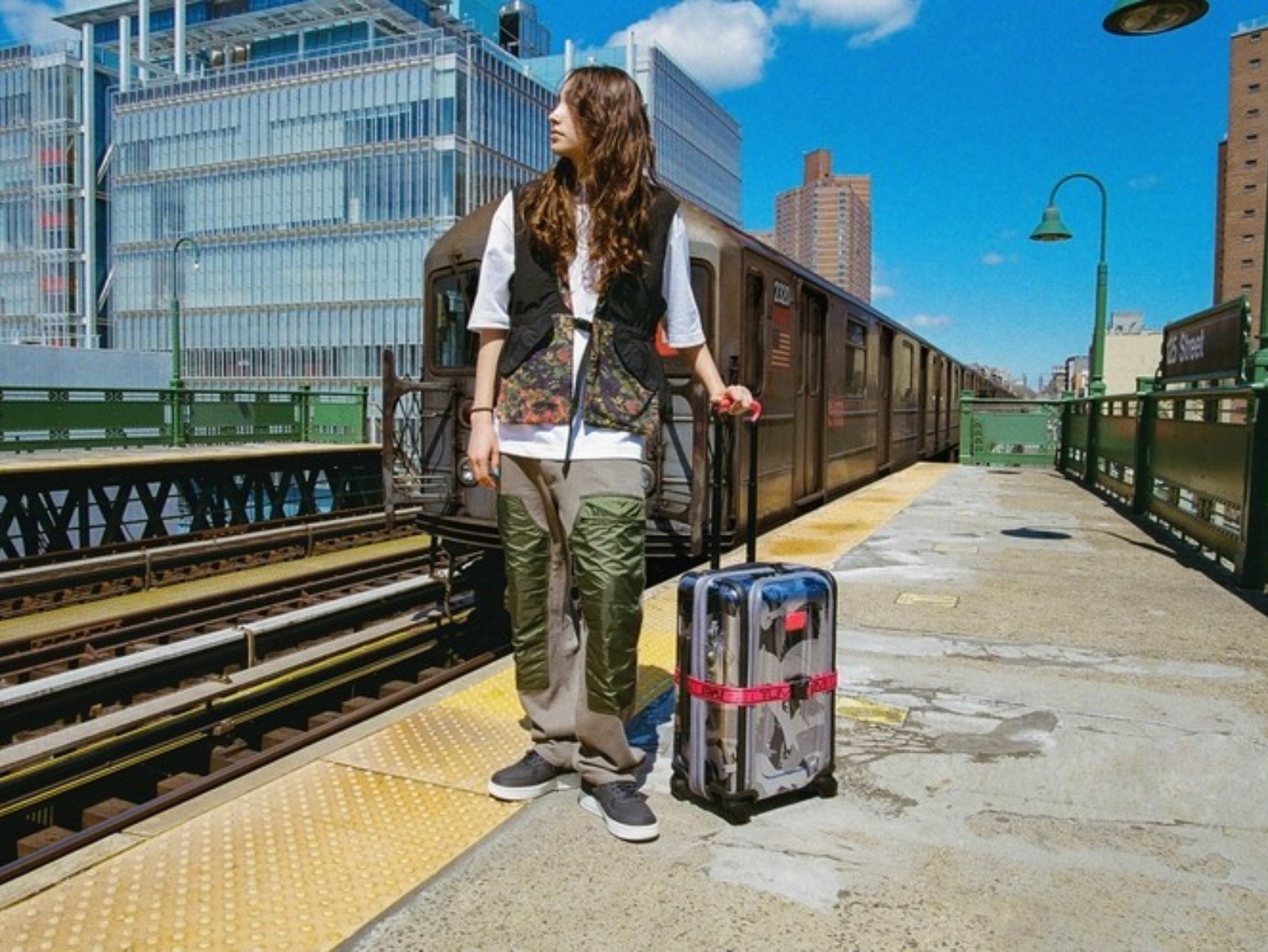 化身城市探索家！背上TUMI與街潮品牌STAPLE聯名包款，讓我們從紐約出發！