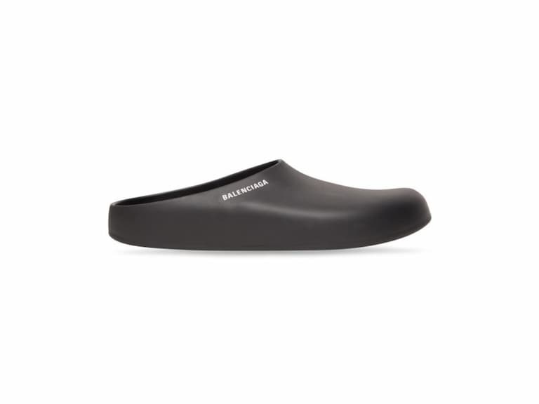 巴黎世家 Balenciaga 推出全新橡膠拖鞋「Pool Closed Slide」,一雙要價台幣 15,900 元你買單嗎?