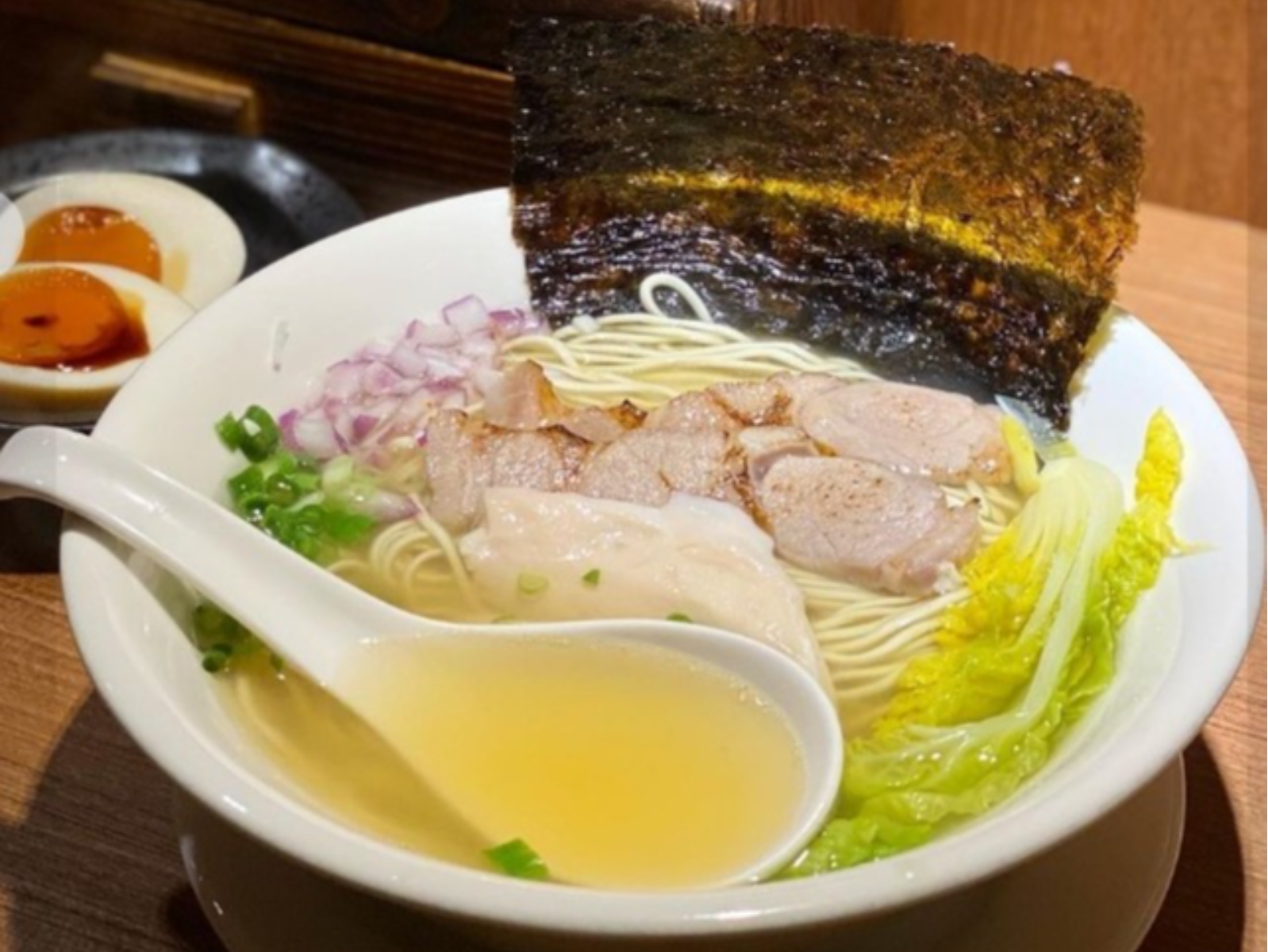 燃燒「拉麵魂」！北投捷運站周邊 4 家日式拉麵：濃厚雞白湯、經典鹽味、新鮮海味⋯挑戰你的味蕾層次！