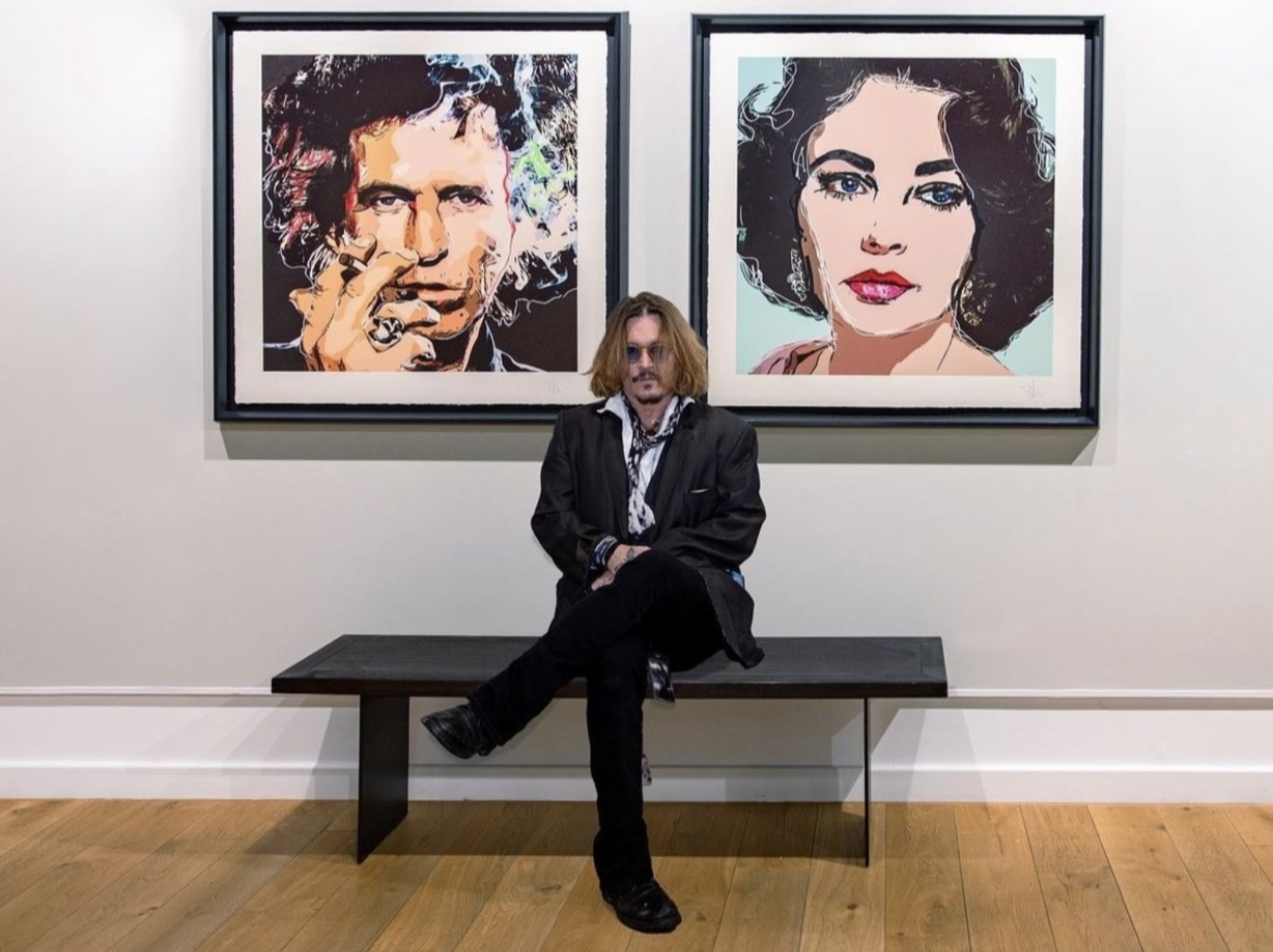 強尼戴普 Johnny Depp 線上「出售處女畫作」，竟讓官網一度癱瘓！狂銷 780 件作品賺上億！