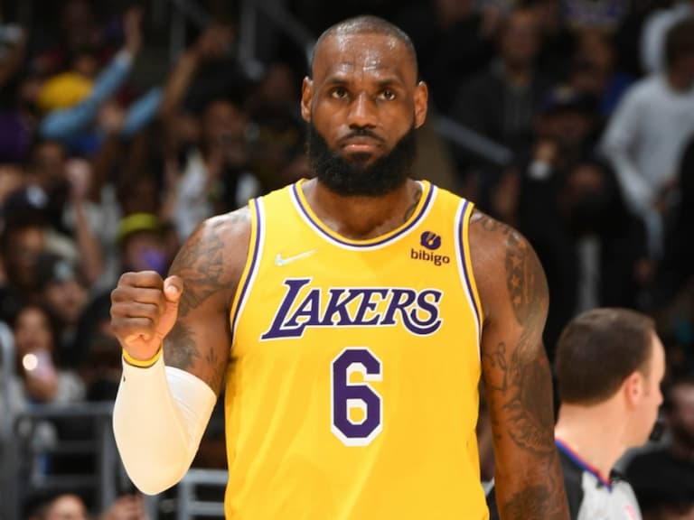 NBA／傳湖人可向「詹皇」LeBron James 提供兩年 9800 萬：續約將破除為兒子轉隊傳言！