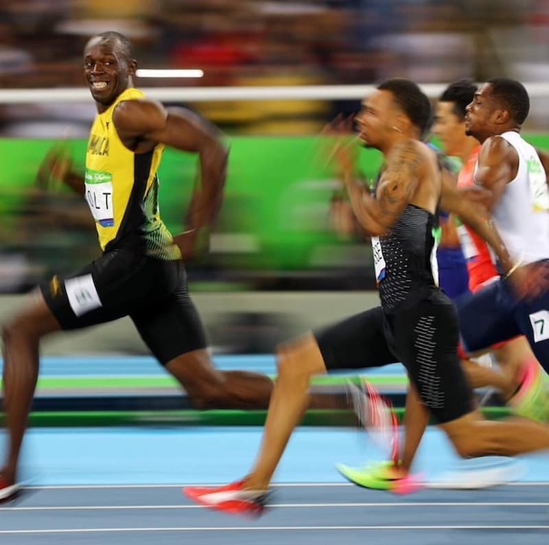 「牙買加閃電」Usain Bolt 在奧運一抹微笑看向其他對手被視為「神作」經典畫面