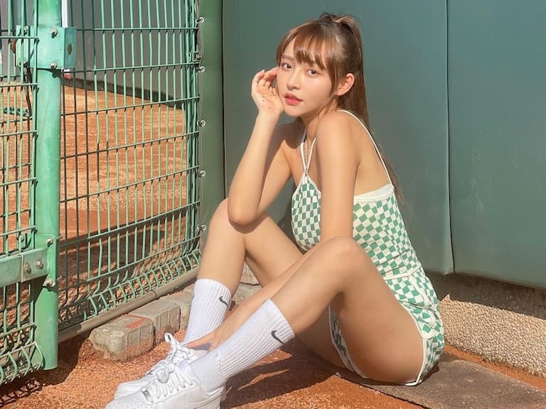 樂天女孩「林襄」靠 Nike Air Force 1、New Balance 327,打造「超香逆天」大長腿!