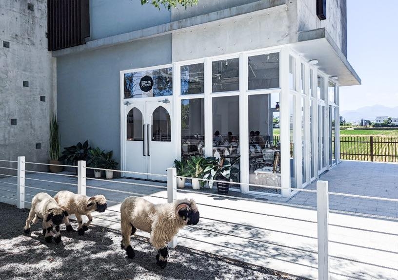 2023 宜蘭景點推薦／5 間超療癒動物咖啡廳，笑笑羊、水豚、浣熊、布偶貓等你來打卡！