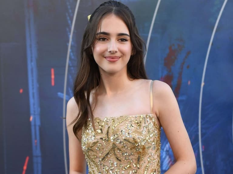 Netflix《灰影人》13 歲童星 Julia Butters 仙氣精靈美貌爆紅!私下「超狂背景」也跟著曝光~