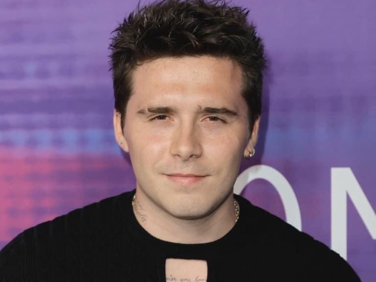 布魯克林貝克漢 Brooklyn Beckham 被問及「做什麼工作可以開千萬超跑?」尬笑回答引網熱議!