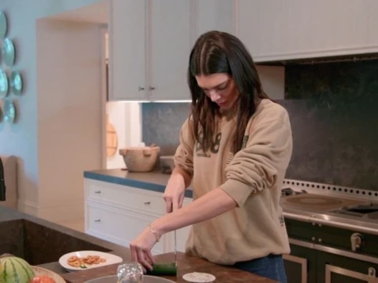 坎達兒珍娜 Kendall Jenner PO 文雪恥證明自己很會切,疑似不爽被酸「沒有生活技能!」