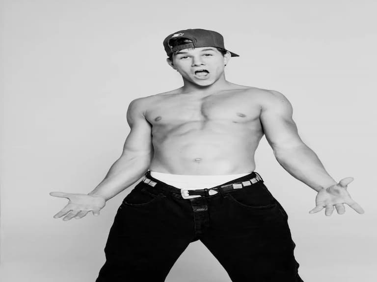 《變形金剛》馬克華伯格脫衣賣肉時期被小孩酸糗爆,引網笑:「小孩不懂啦!」