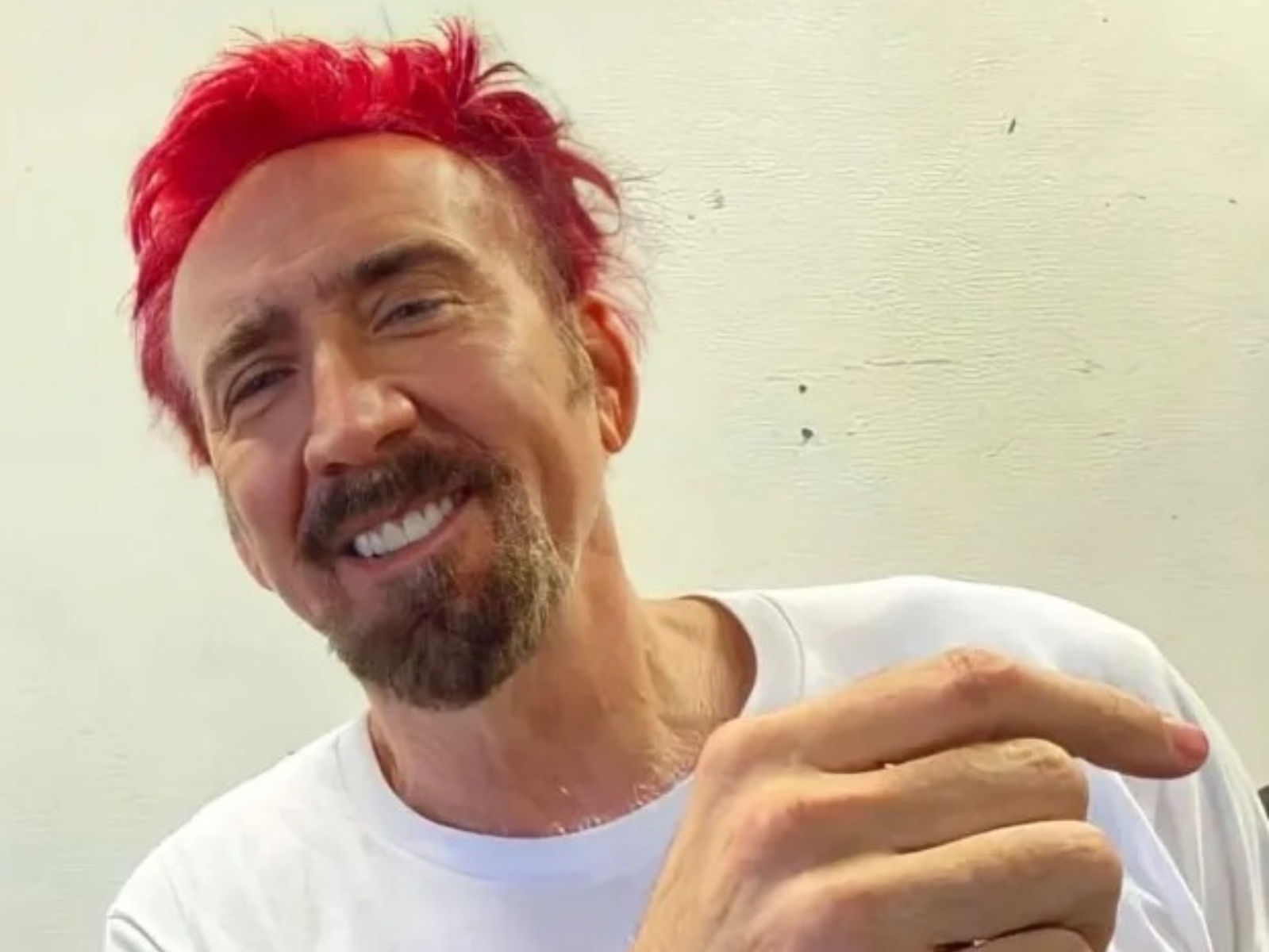 尼可拉斯凱吉 Nicolas Cage 染紅髮，全新造型震驚粉絲：「有回春效果！」