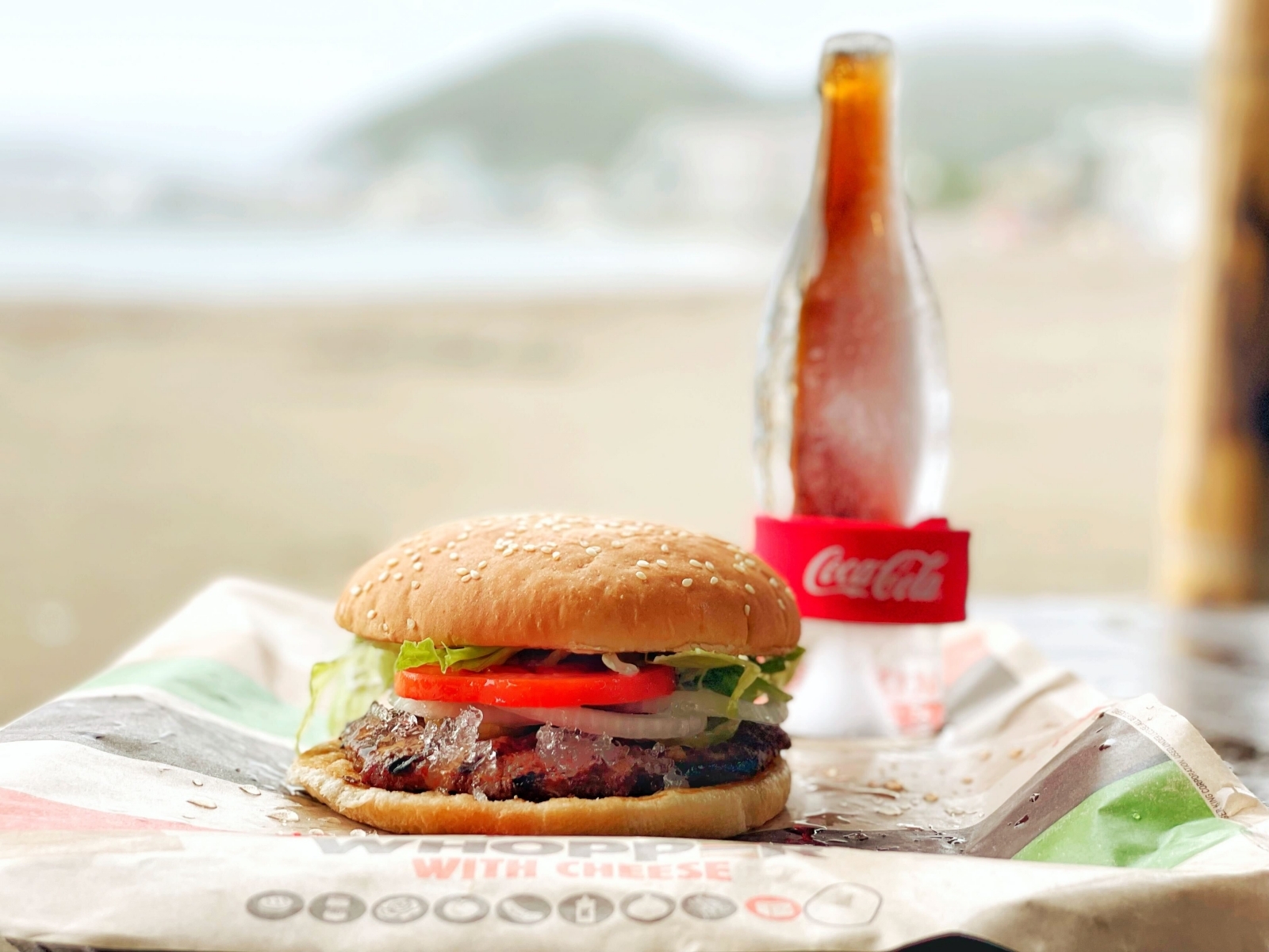 日本漢堡王 Burger King 推出「剉冰漢堡＋結冰可樂」消暑套餐，吃了透心涼！