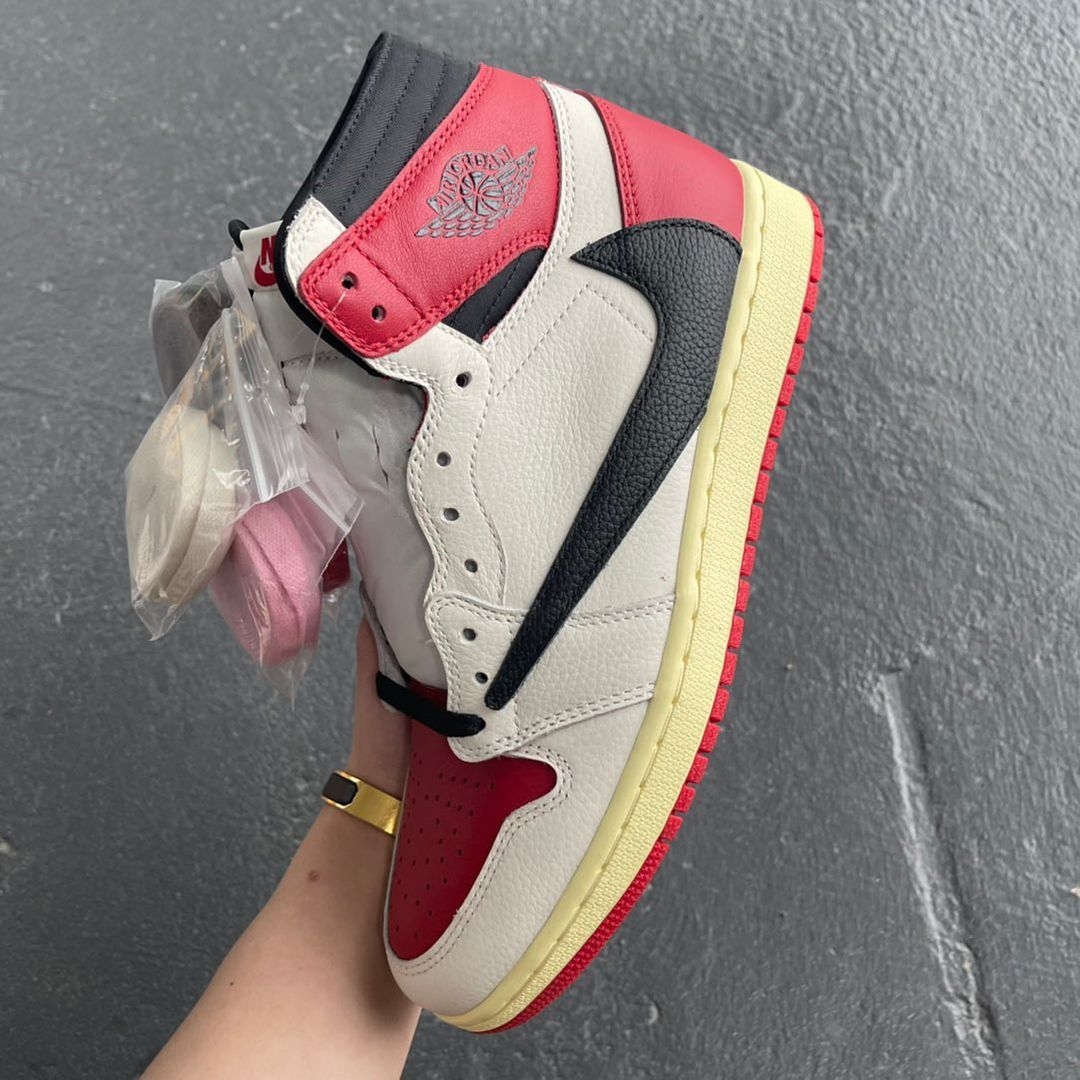 Travis Scott  Air Jordan 1