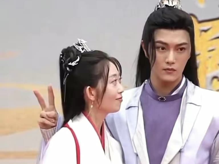 富阿姨砸重金演古裝劇《鳳鳴笙簫簫》女主，欽點鮮肉男主「王軒」開鏡無奈臉引熱議！
