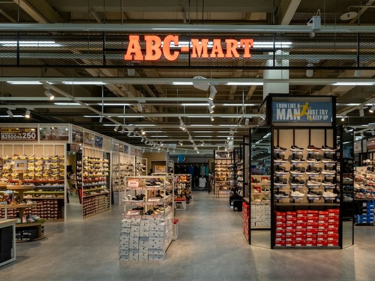 台灣第一間家樂福×ABC-MART店中店 正式登場