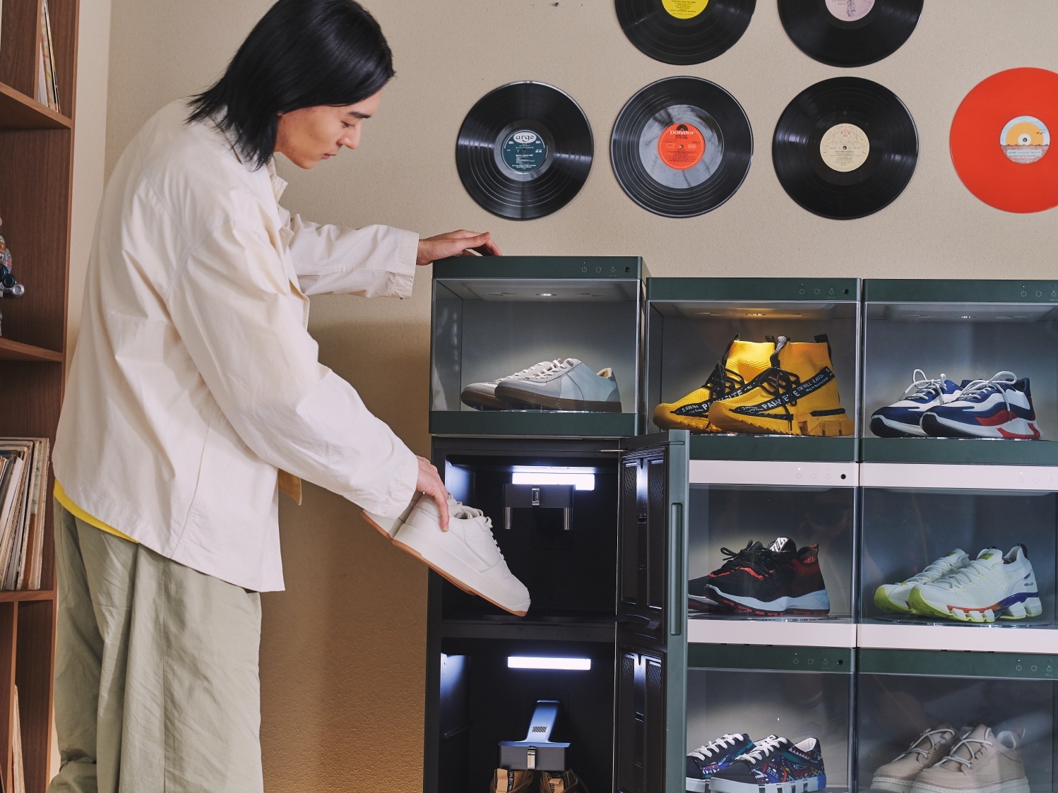 LG 推出「智能鞋櫃」Styler ShoeCase、Styler ShoeCare，幫你的 Travis Scott 預備個家！