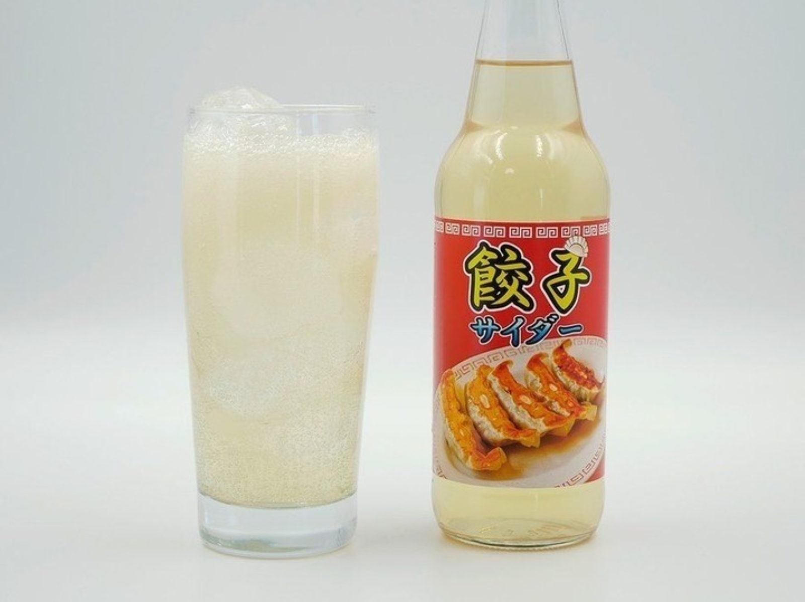 日本第一難喝的「餃子汽水」！被封為「液體兇器」、大蒜味重到讓人反胃想吐！