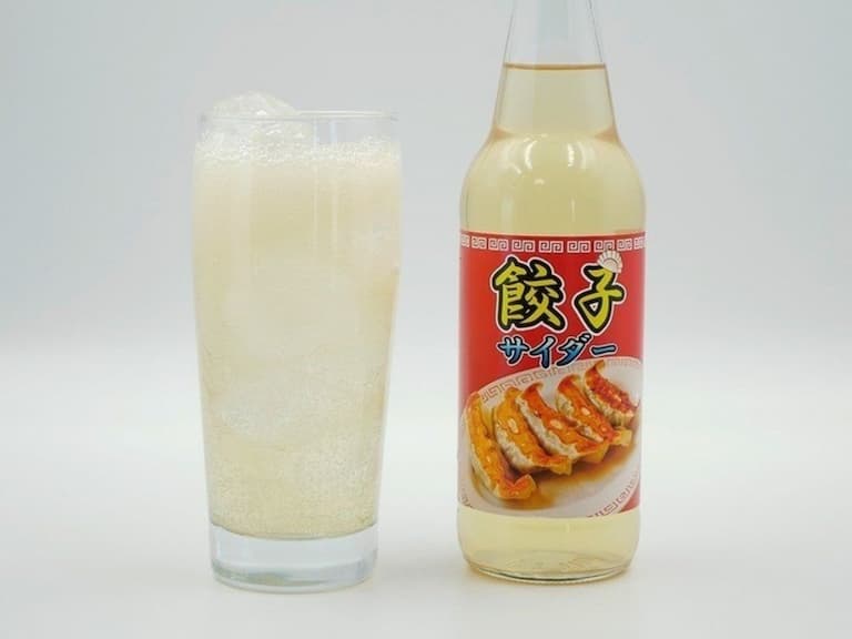 日本第一難喝的「餃子汽水」!被封為「液體兇器」、大蒜味重到讓人反胃想吐!