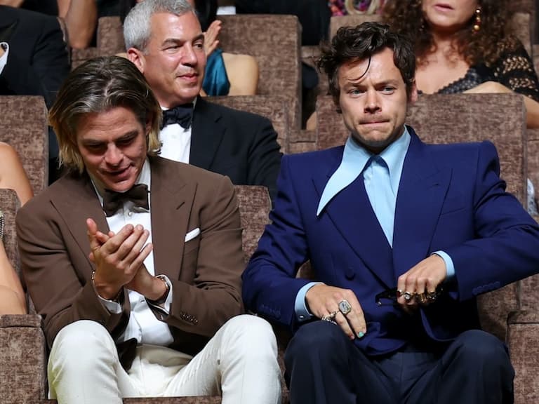 《別擔心親愛的》Harry Styles 疑似對克里斯潘恩 Chris Pine 吐口水,影片曝光引網熱議!