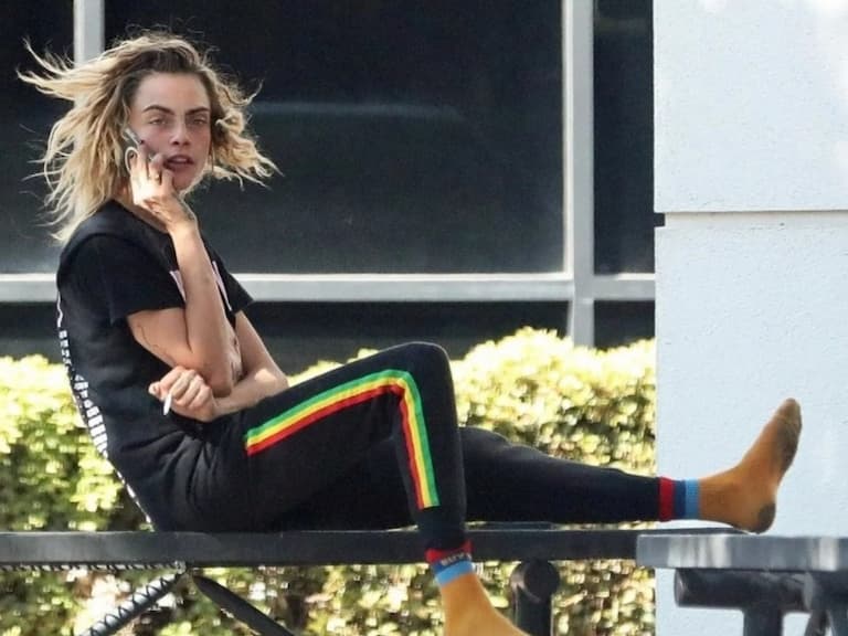 英國超模卡拉迪樂芬妮 Cara Delevingne 頂亂髮現身機場,行為詭異引網擔憂!