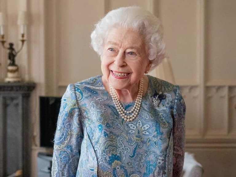英國女王伊莉莎白二世 Queen Elizabeth II 逝世!阿根廷主持人竟開香檳慶祝,還狂言:「老婦人下地獄了!」