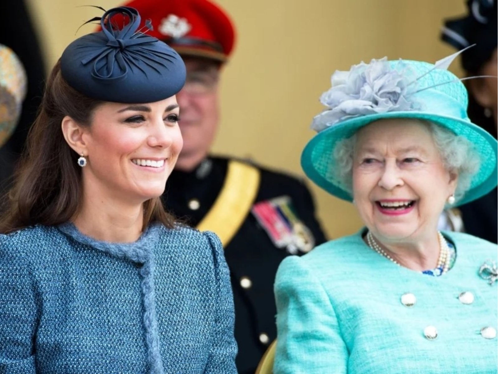 英國女王伊莉莎白二世 Queen Elizabeth II 34 億珠寶全送給凱特王妃！卡蜜拉、梅根通通沒有～