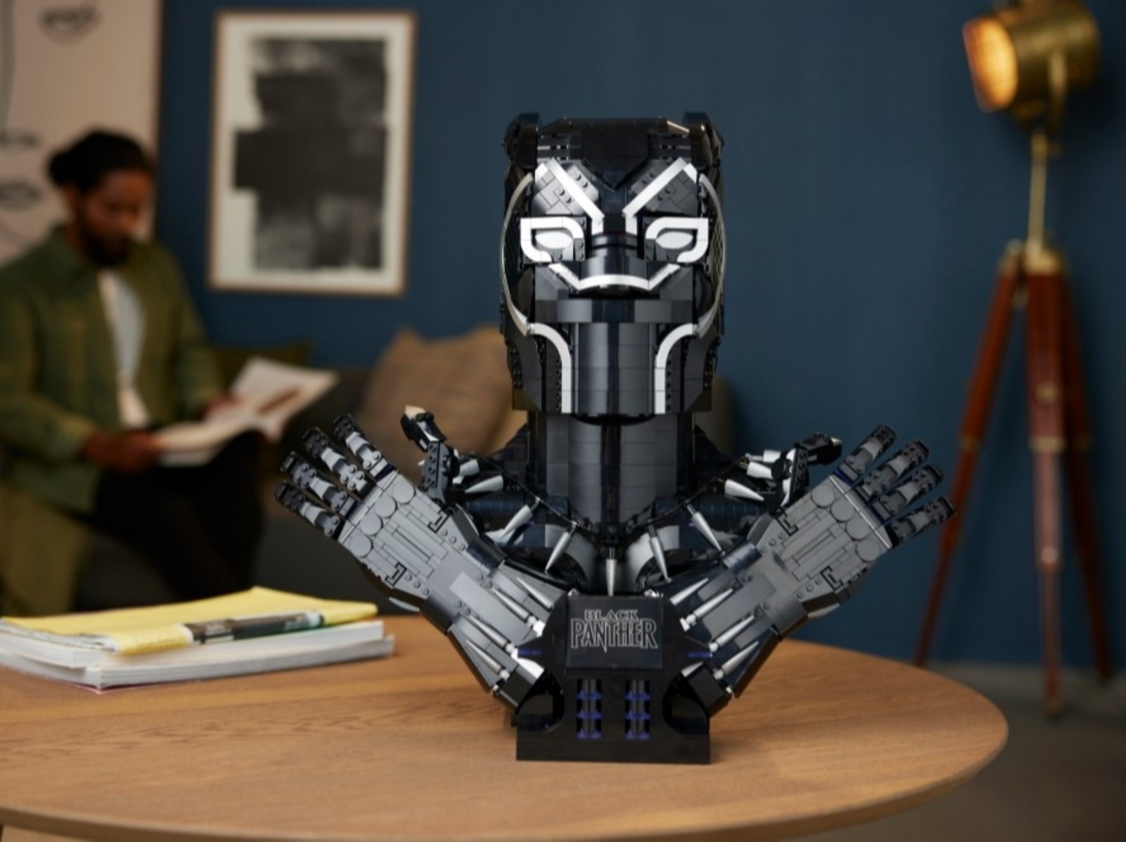 LEGO 樂高推出 「Black Panther 黑豹 1:1 真人尺寸」半身模型，重現經典瓦甘達手勢！
