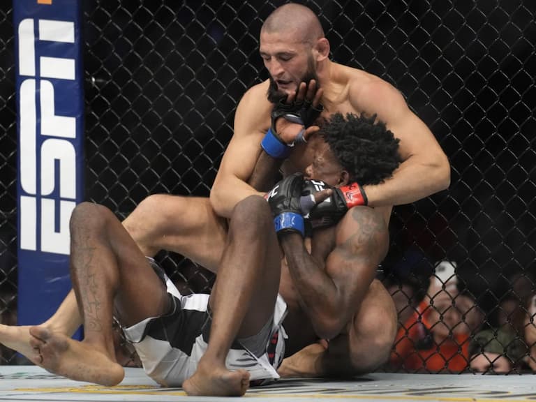 UFC「狼王」Khamzat Chimaev 不到 3 分鐘撂倒對手，超重引爭議、喊話不在乎粉絲噓聲！