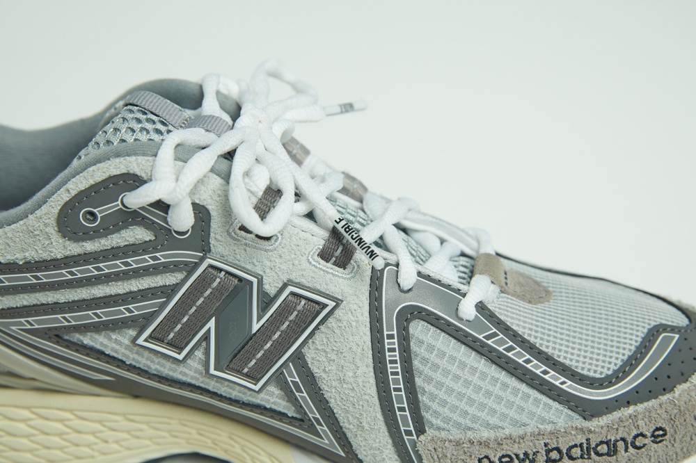 NEW BALANCE x N.HOOLYWOOD x INVINCIBLE(R) 三方聯名球鞋釋出！