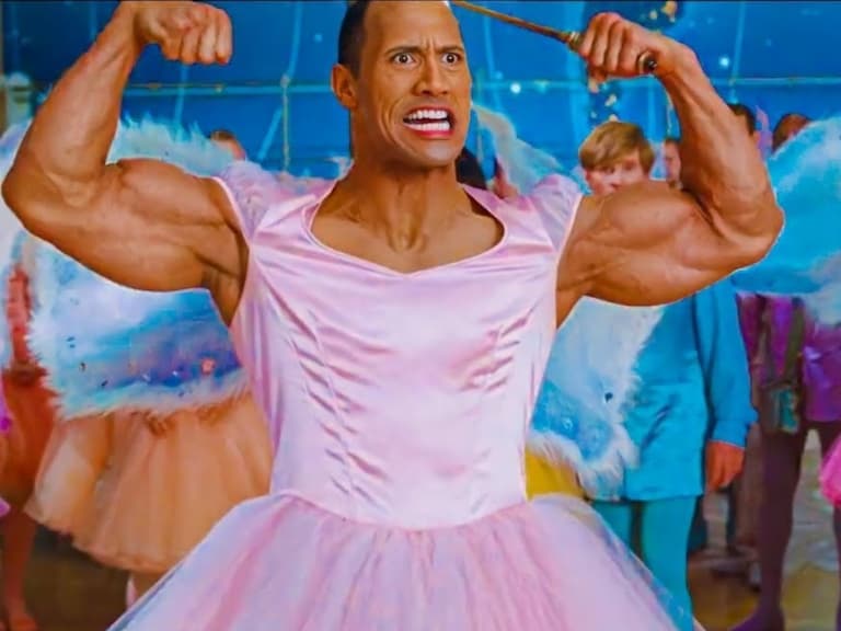 巨石強森 Dwayne Johnson 昔日澎澎裙造型掀討論，《黑亞當》演員笑歪：「你是史上最正牙仙！」