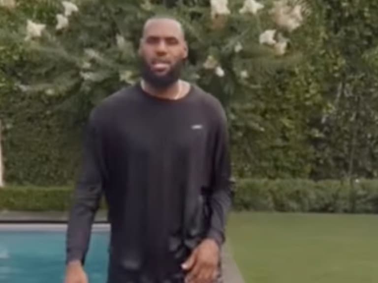 NBA／詹皇 LeBron James 再度展現怪物體能，37 歲生化人直接從泳池跳上岸！
