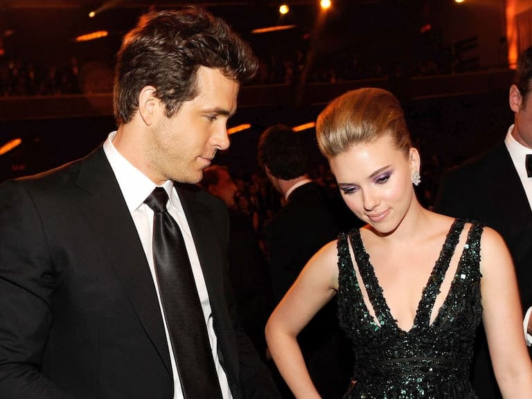 史嘉蕾喬韓森 Scarlett Johansson 回憶與「死侍」前夫萊恩雷諾斯的秘密婚禮,不滿表示:「我覺得我在做毒品交易!」