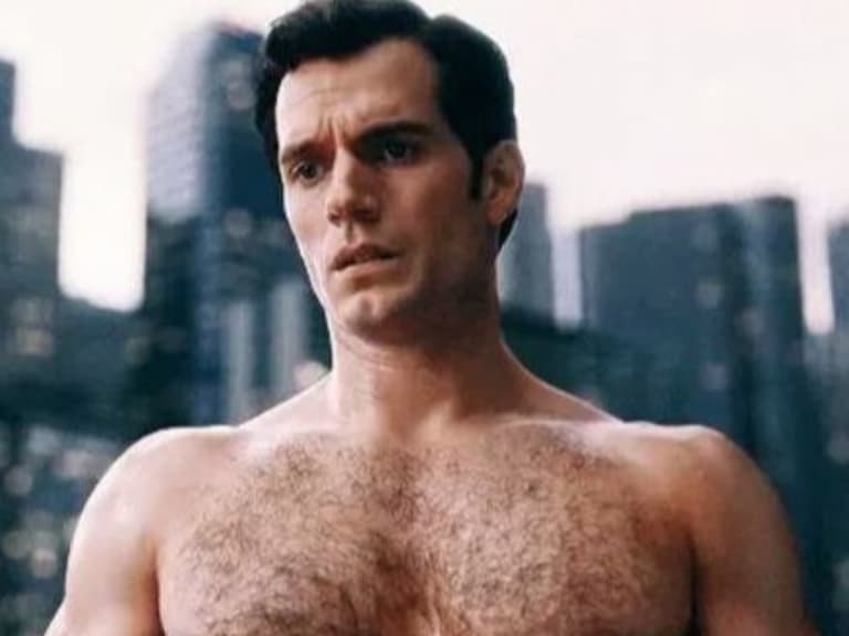 亨利卡維爾 Henry Cavill 自爆超愛自己毛茸茸的「這裡」,想挑戰大家對肌肉男的刻板印象!