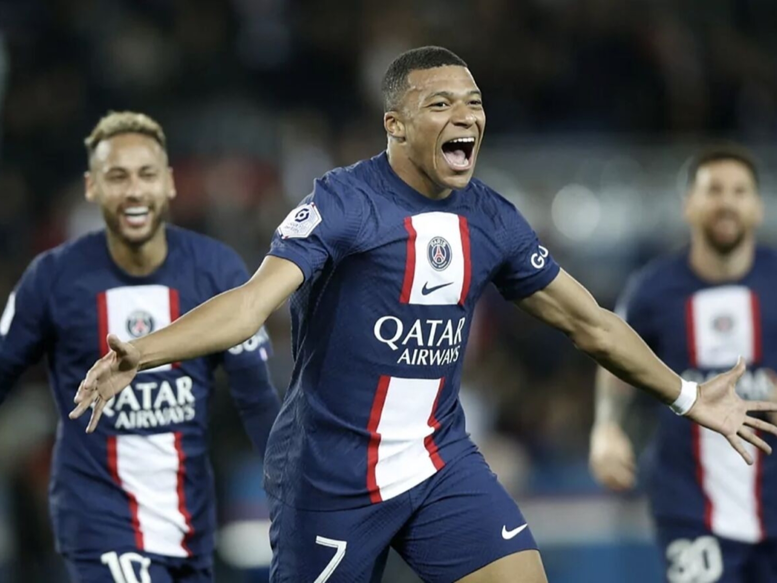 「法國足球金童」姆巴佩與巴黎聖日爾曼續約價碼公開，打破職業運動史上最高紀錄！
