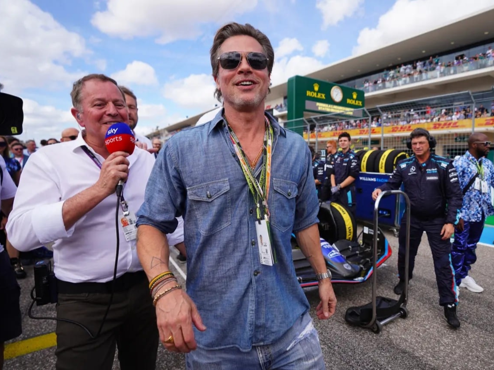 布萊德彼特 Brad Pitt 冷落前 F1 資深賽車手 Martin Brundle 採訪，引網酸：「露出真面目了！」