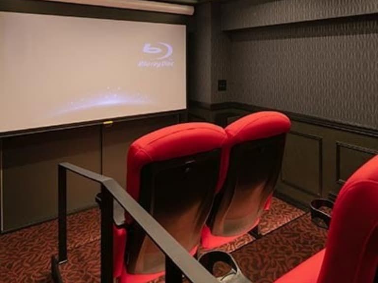 想住嗎?日本2房公寓藏「小型電影院」 網驚:房租不貴耶