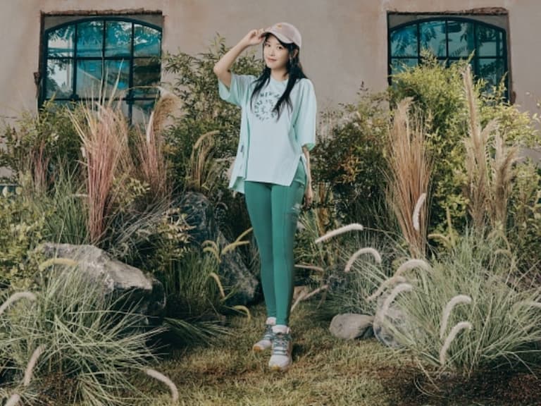 New Balance 推 Hierro Mid 全新鞋款，找來「國民妹妹」 IU 親自詮釋戶外造型！