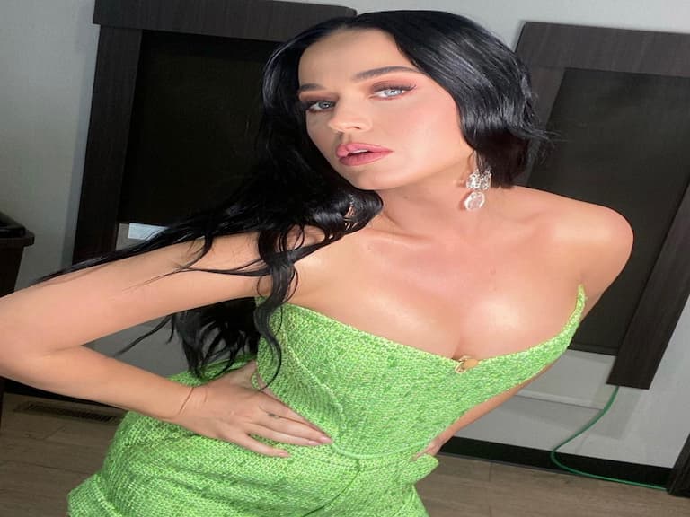 凱蒂佩芮 Katy Perry 面癱嚇壞粉絲,發文親曝真實狀況:「你們中了我的詭計!」