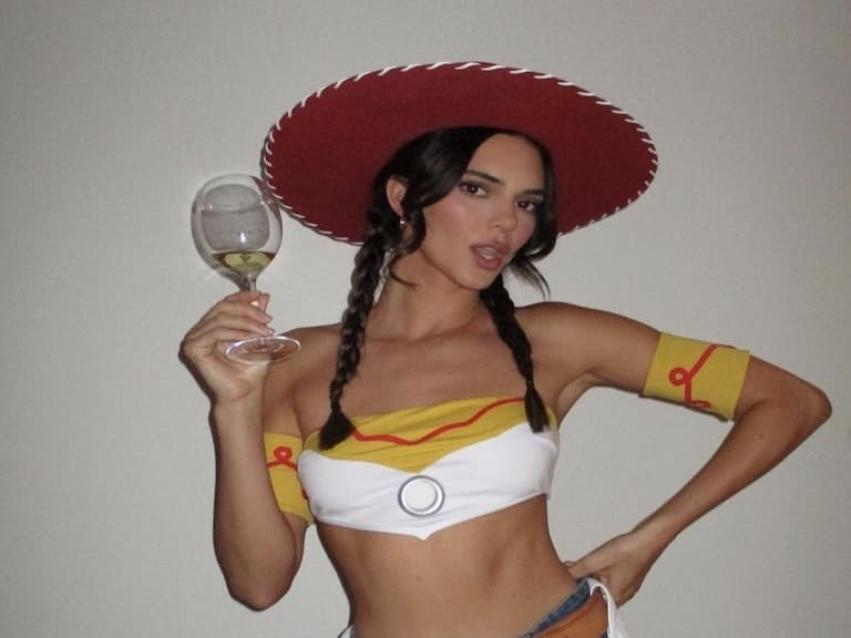 坎達兒珍娜 Kendall Jenner 萬聖節 Cosplay 火辣版《玩具總動員》翠絲!