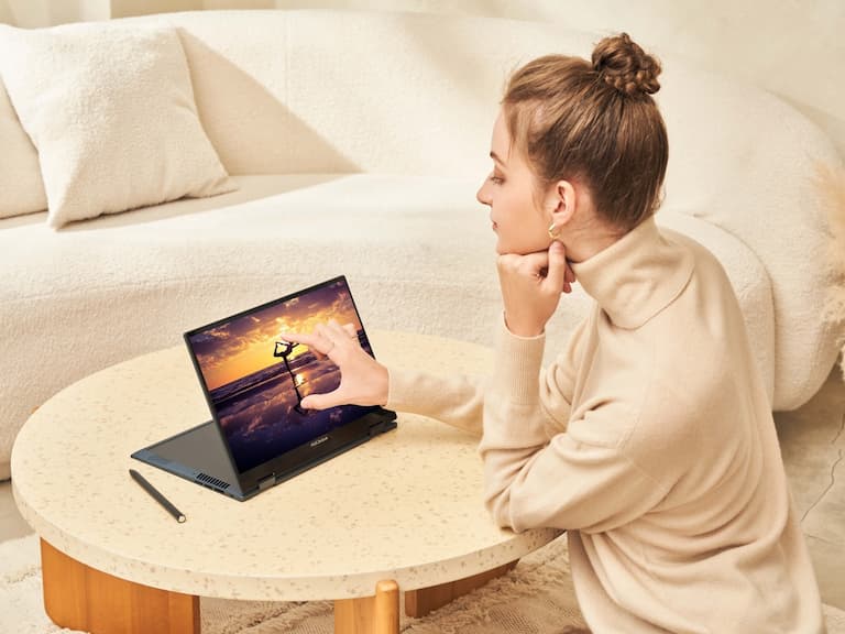 世界最輕OLED翻轉筆電 華碩Zenbook精品登場!