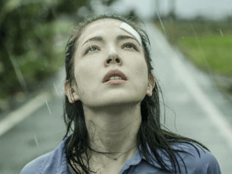 Netflix《她和她的她》7 句破碎療癒金句語錄：「有一種人比壞人更可惡，他們看起來面目和善。」