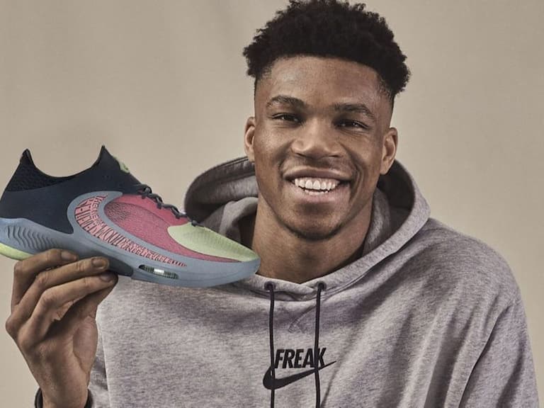 NBA/字母哥看到隊友穿 adidas 球鞋超不爽,強制脫掉逼穿自己代言的 Nike Freak 4!
